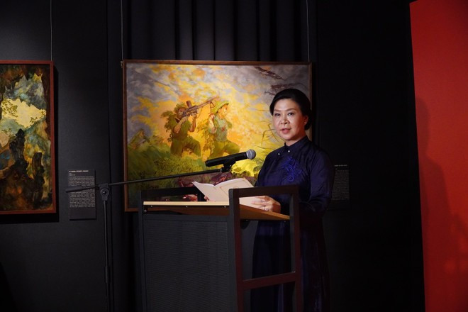 Madame Ngo Phuong Ly speaks at the opening ceremony of the largest exhibition of Vietnamese lacquer art ever held in Russia. (Photo: VNA) Madame Ngo Phuong Ly speaks at the opening ceremony of the largest exhibition of Vietnamese lacquer art ever held in Russia. (Photo: VNA)