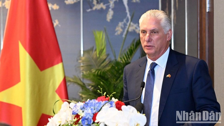 First Secretary of the Communist Party of Cuba Central Committee and President of Cuba Miguel Díaz-Canel Bermúdez addresses the meeting with Vietnamese businesses. (Photo: NDO) ndo-br-ac4-8168.jpg