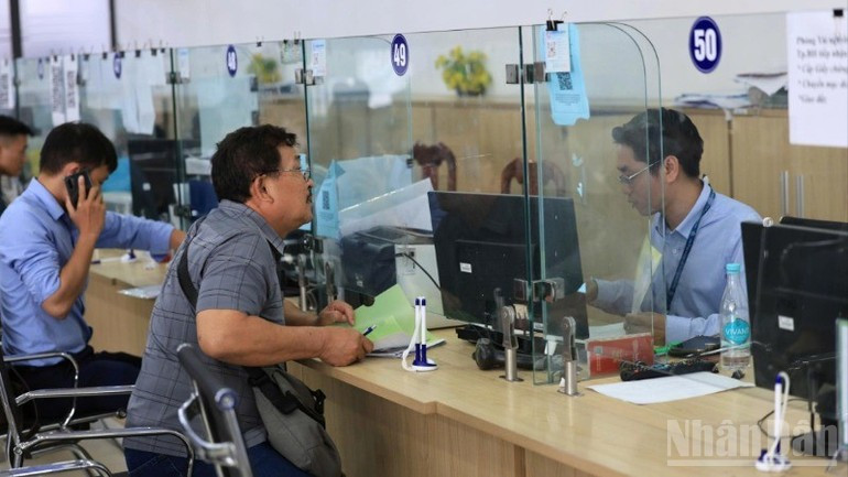 Dong Nai places a particular emphasis on administrative procedure reform to create a favourable business environment. z6720740616182-54b75c871533bbc16ace94d64bb68097-5285.jpg