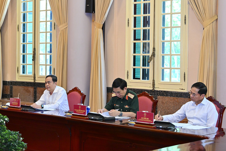 National Assembly Chairman Tran Thanh Man, Minister of National Defence Phan Van Giang, and Deputy PM cum Foreign Minister Bui Thanh Son at the meeting. 5.jpg