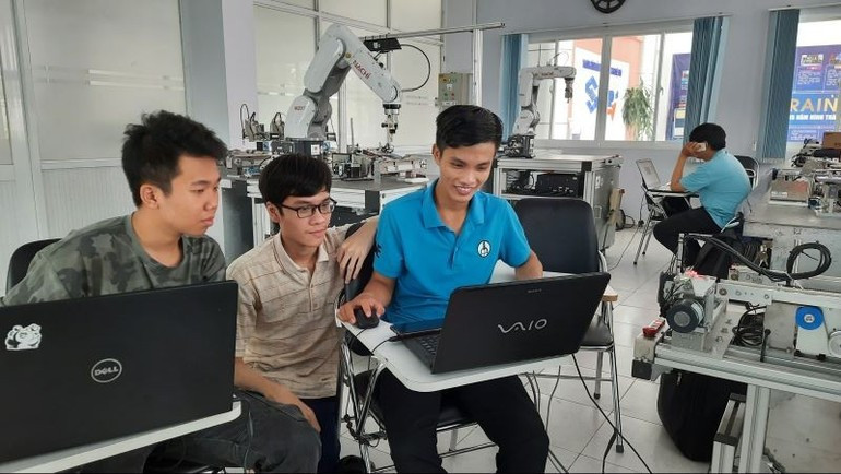 Human resource training activities at the Saigon Hi-Tech Park. bandan-1.jpg