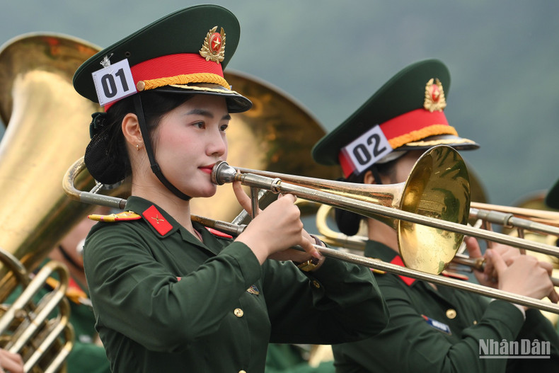 The formation of female military band unit.