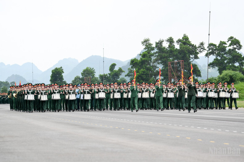 At National Military Training Centre 4, the first rehearsal saw the participation of seven female units.