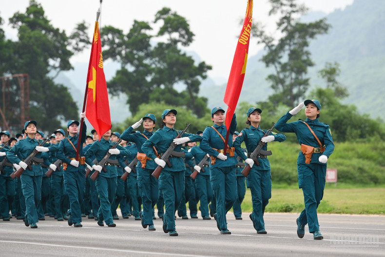 The formation of female militia from Vietnamese ethnic groups.