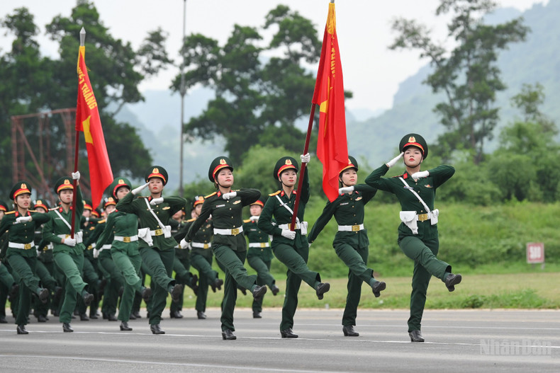The formation of female military medical officers.