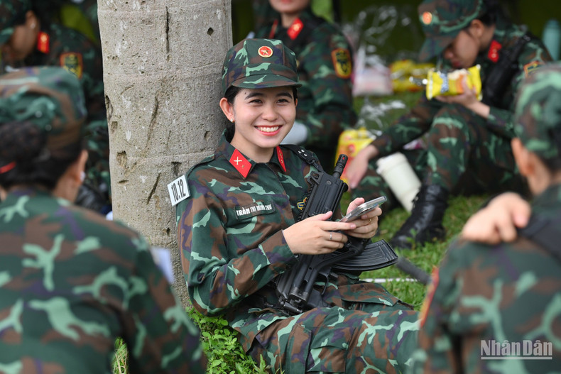 A moment of rest for the female soldiers after training.