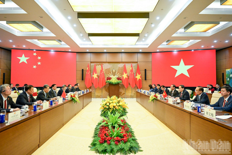 The talks between Vietnamese National Assembly Chairman Tran Thanh Man and Chairman of the Standing Committee of the National People’s Congress of China Zhao Leji on August 31. (Photo: NDO) ndo-br-9-8275.jpg