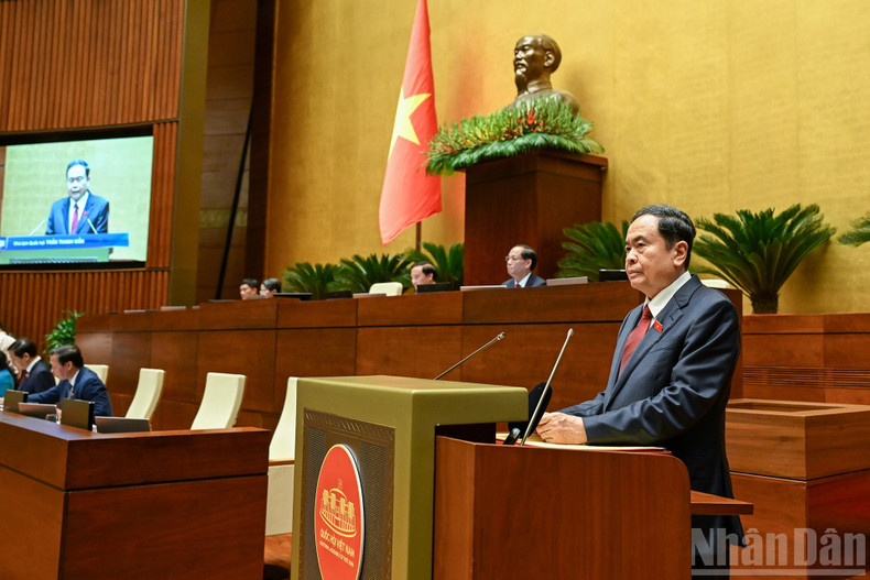 National Assembly Chairman Tran Thanh Man delivers his opening remarks. 10-7670.jpg