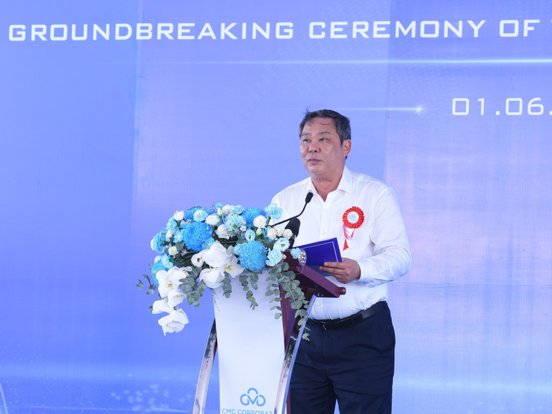 Ha Noi Vice Chairman Le Hong Son speaks at the event.