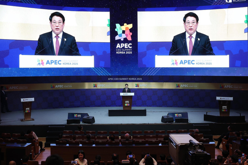 State President Luong Cuong speaks at the APEC CEO Summit Korea 2025 in Gyeongju, the Republic of Korea (RoK), on October 30, 2025 (Photo: VNA) vna-potal-chu-tich-nuoc-luong-cuong-phat-bieu-tai-hoi-nghi-thuong-dinh-doanh-nghiep-apec-2025-8374974.jpg