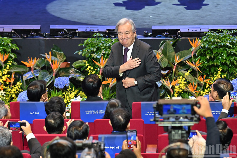 UN Secretary-General Antonio Guterres attends the signing ceremony. 3-9256.jpg