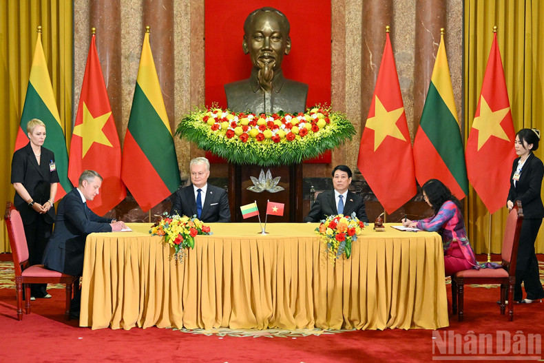 The signing of a memorandum of understanding on energy cooperation.