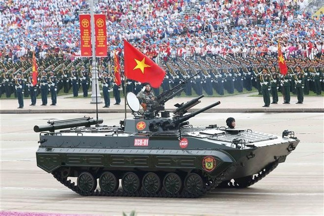 XCB-01 infantry fighting vehicle, developed by engineers and scientists of the General Department of Defence Industry (Photo: VNA) XCB-01 infantry fighting vehicle, developed by engineers and scientists of the General Department of Defence Industry (Photo: VNA)