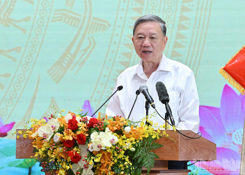 General Secretary To Lam speaks at the event. ndo-br-11.jpg