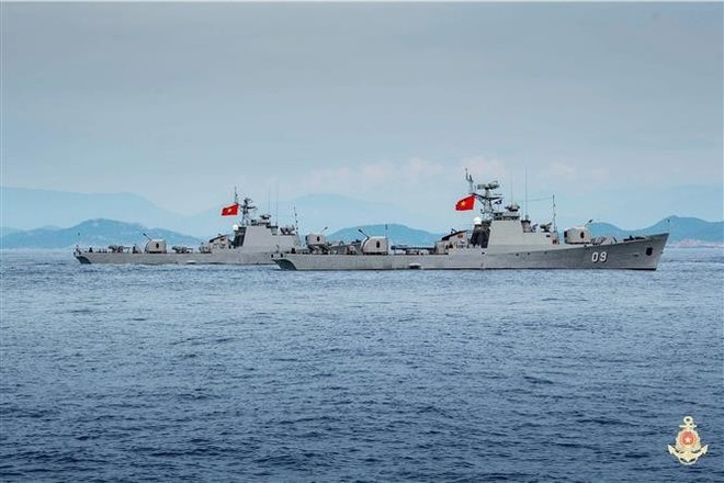 159-class anti-submarine frigates in the parade. (Photo: VNA) 159-class anti-submarine frigates in the parade. (Photo: VNA)