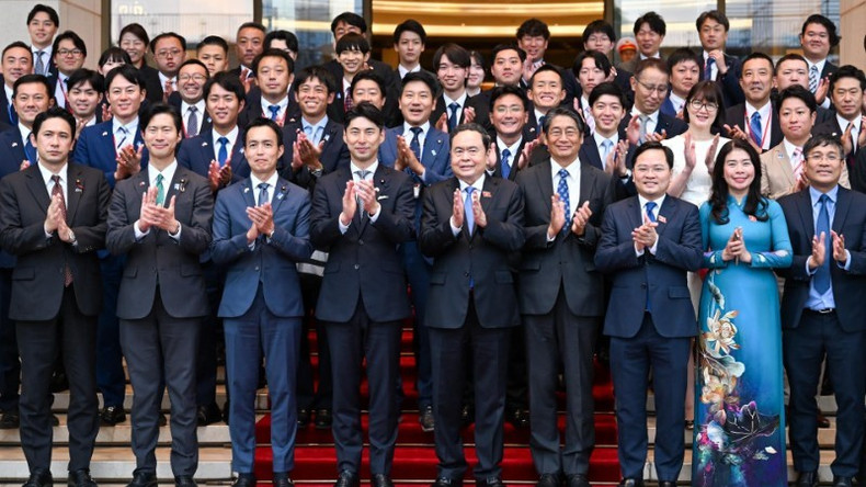 National Assembly Chairman Tran Thanh Man with a visiting delegation from the Youth Division of Japan’s Liberal Democratic Party (LDP), led by its Director Nakasone Yasutaka in Ha Noi on August 21. (Photo: Duy Linh) unnamed-6802.jpg