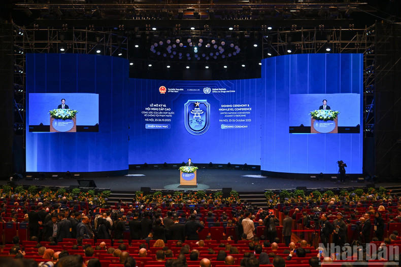 An overview of the Ha Noi Convention signing ceremony. 1-1794.jpg