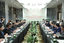 The talks between the Vietnam Fatherland Front (VFF) and the Lao Front for National Construction (LFNC) in Hanoi on April 25 (Photo: VNA)