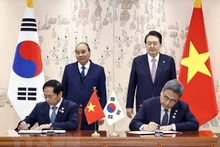 At the signing ceremony (Photo: VNA)