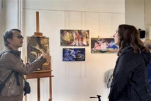 Visitors at the exhibition (Photo: VNA)