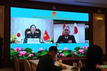 Sen. Lieut. Gen. Nguyen Tan Cuong, Chief of the General Staff of the Vietnam People’s Army, holds online talks with General Yoshida Yoshihide, Chief of Staff of the Japan Self-Defence Forces Joint Staff (Photo: qdnd.vn) 
