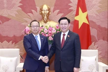 NA Chairman Vuong Dinh Hue receives outgoing Cambodian Ambassador Chay Navuth. (Photo: VNA)
