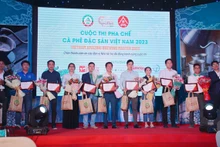 Winners of the Vietnam Amazing Brewing Master 2023 contest are hounoured at a ceremony on March 13 (Photo: VNA)