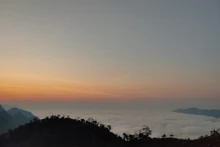 “Hunting” clouds in Hoa Binh Province’s mountainous commune