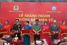 Vietnamese and Korean officials at the inauguration of the electronic shooting range in Ho Chi Minh City. (Photo:cand.com.vn)