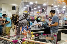 At a supermarket in Indonesia (Source: AFP/VNA)