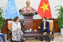 Minister of Foreign Affairs Bui Thanh Son (right) and UNESCO Director General Audrey Azoulay. (Photo: baoquocte.vn) 