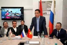 Vietnamese Ambassador to Russia Dang Minh Khoi speaks during his visit to Sadovod shopping centre in Moscow on February 14. (Photo: VNA) 