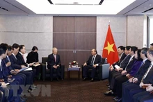 President Nguyen Xuan Phuc (R) receives Chairman and CEO of CJ Group Sohn Kyung-shik in Seoul on December 5. (Photo: VNA)