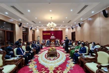 The high-ranking delegation of Savanakhet Province works with Da Nang Province's leaders. (Photo: NDO)
