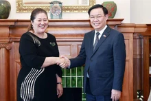 NA Chairman Vuong Dinh Hue (right) and Governor-General of New Zealand Dame Cindy Kiro (Photo: VNA)