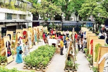 The exhibition has attracted a large number of visitors. (Photo: NDO)