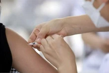 COVID-19 vaccination (Photo: VNA) 