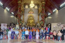 Overseas Vietnamese in Thailand commemorate 64 naval officers and soldiers who laid down their lives while defending Gac Ma Reef in Vietnam's Truong Sa at Khanh An Pagoda. (Photo: VNA)