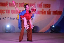 An art performance among the activities (Photo: NDO)