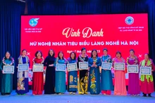 Ten outstanding female artisans are honoured at the programme. (Photo: hanoimoi.com.vn)