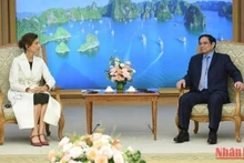 PM Pham Minh Chinh (R) receives UNESCO Director General Audrey Azoulay. (Photo: NDO)