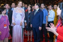 NA Chairman Vuong Dinh Hue and Director General of the UNESCO Audrey Azoulay attends the ceremony. (Photo: NDO)