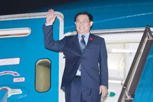NA Chairman Vuong Dinh Hue departs for Cuba. (Photo: VNA)