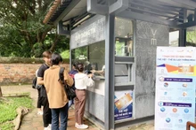Smart travel cards have been issued at Van Mieu - Quoc Tu Giam. (Photo: hanoimoi.com.vn)