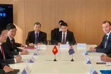 The CPV delegation meets with representatives of New Zealand's Ministry of Foreign Affairs and Trade (Photo: VNA) 