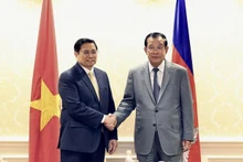 PM Pham Minh Chinh meets Cambodian PM Hun Sen on the occasion of ASEAN - US Special Summit in Washington D.C. (the US) on May 11, 2022. (Photo: VGP)