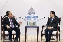 President Nguyen Xuan Phuc (L) and Chief Executive of the Hong Kong (China) Special Administrative Region Lee Ka-chiu (Photo: NDO)