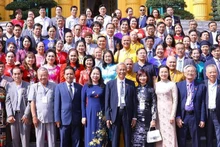 Vice President Vo Thi Anh Xuan and the delegates (Photo: NDO)