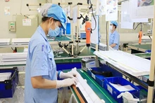 Workers are manufacturing electronic components at Rhythm Precision Vietnam Co., Ltd, in the Noi Bai Industrial Park, Hanoi. (Photo: Minh Ha)