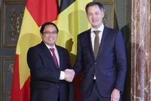 Prime Minister Pham Minh Chinh (left) and his Belgian counterpart Alexander De Croo. (Photo: VNA)